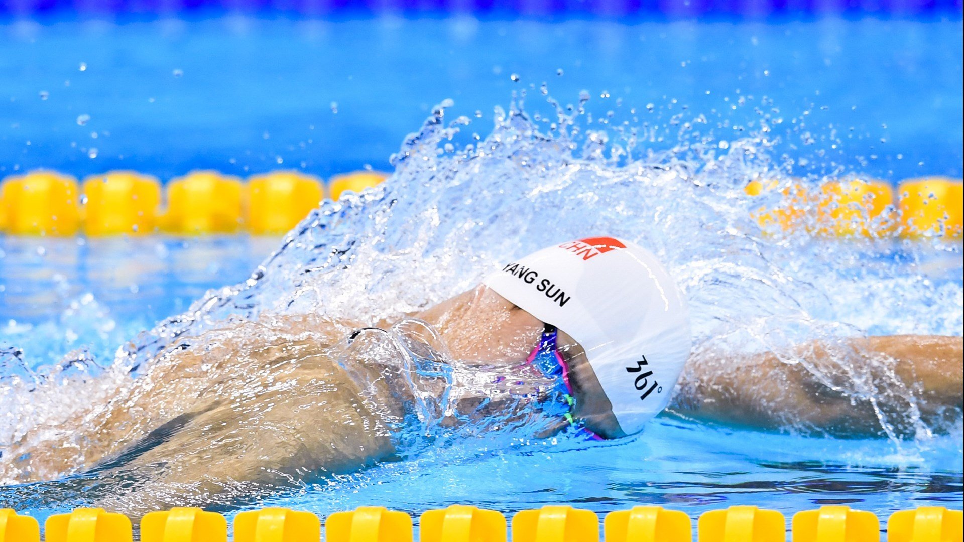 爱游戏智能体验-诞生于逆境中的冠军,背后有哪些故事?,逆境成就辉煌